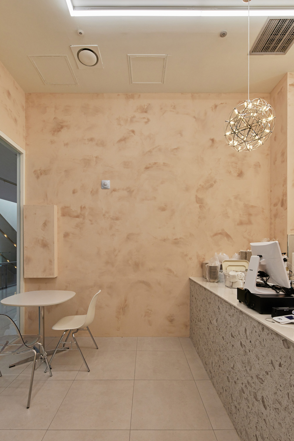 "15 坪温馨咖啡厅&美容室的室内设计"-14