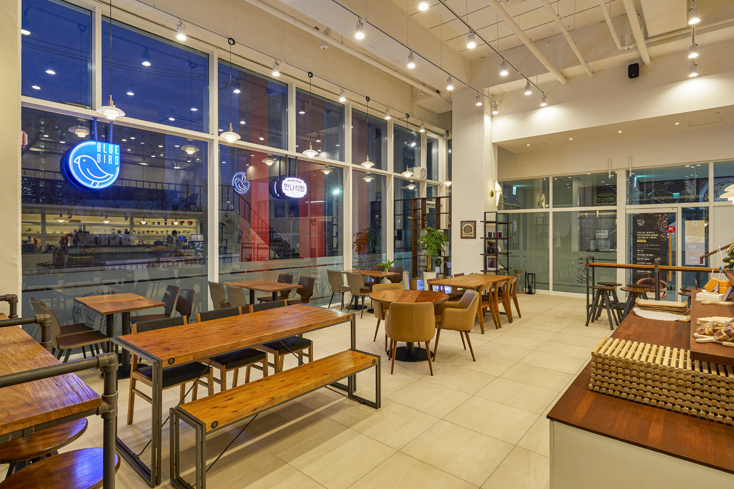 现代时尚的 Bluiverd 多层次贝壳蛋糕咖啡厅设计-7