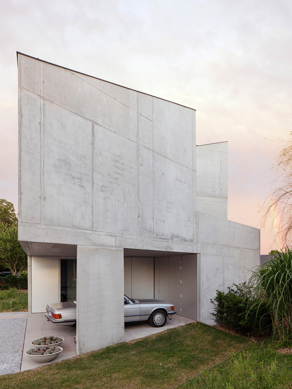 布鲁塞尔混凝土独栋住宅 融入环境的整体设计-45