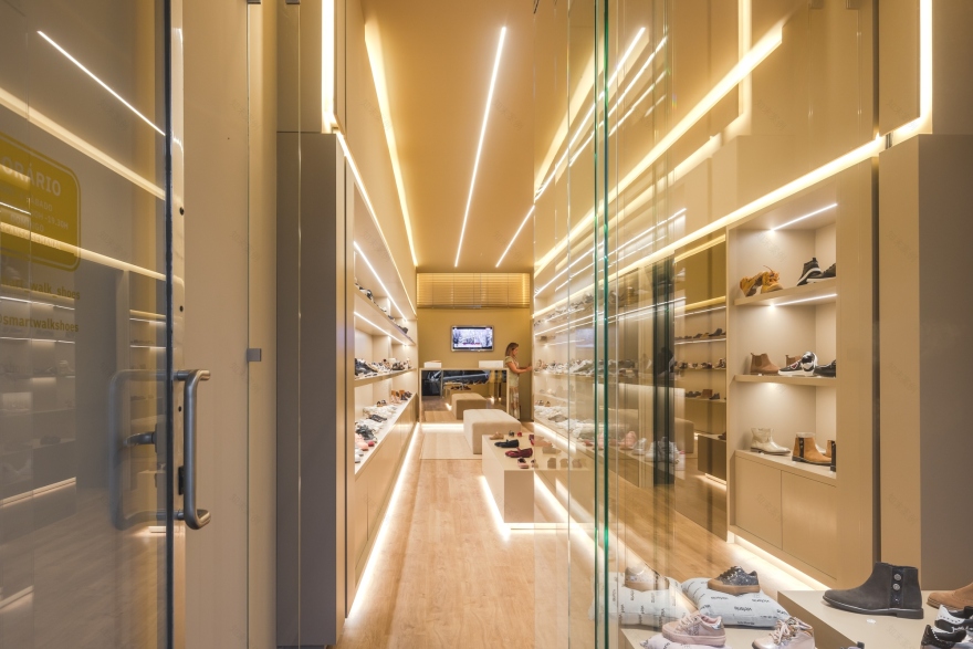 葡萄牙 Vila Conde 鞋店 | 简约设计展现空间魅力-19