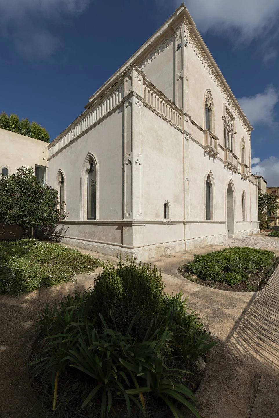 意大利修复古堡别墅,新旧对话的光影空间-7