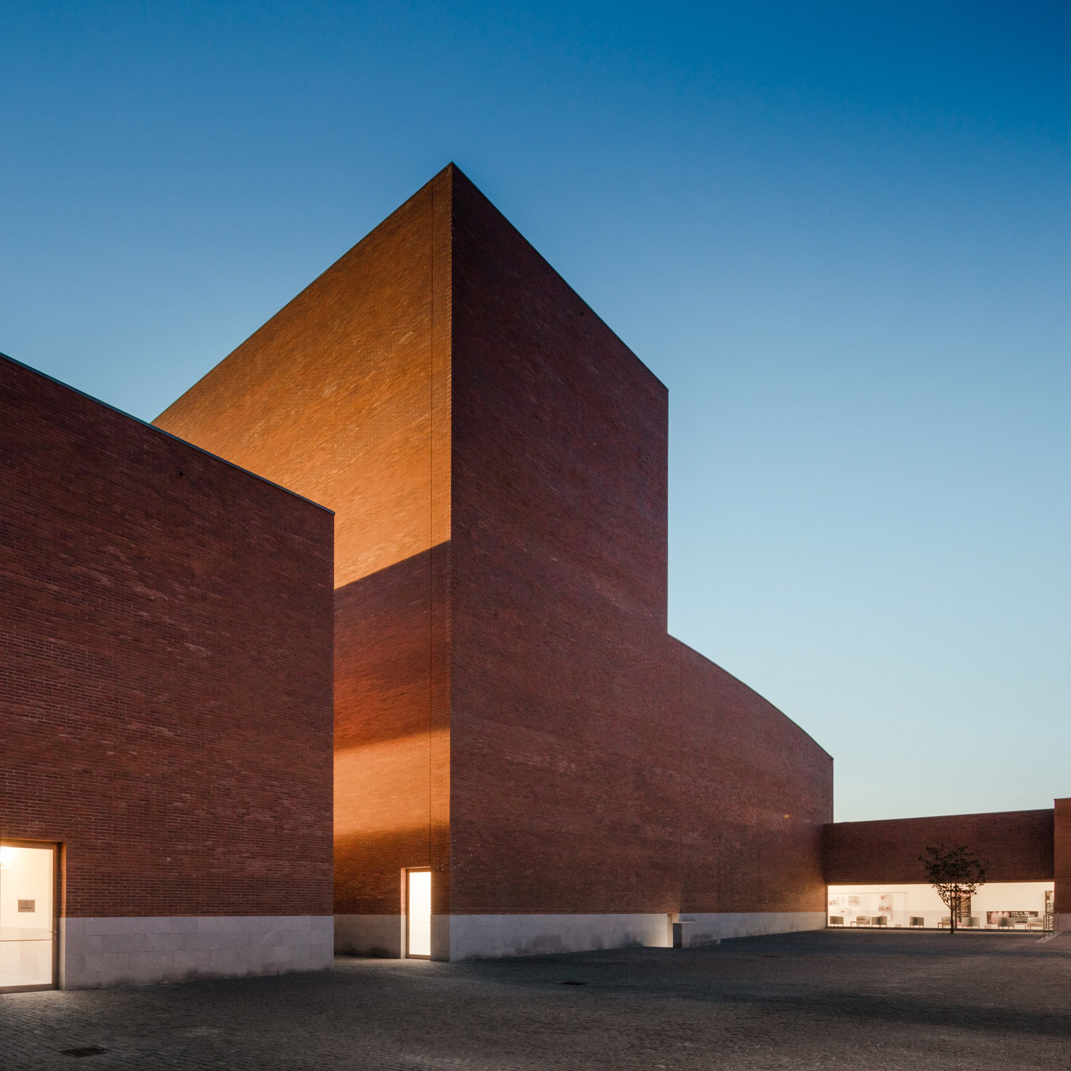 Llinars del Vallès礼堂剧院，西班牙 / Álvaro Siza Vieira + Aresta Arquitectura-105