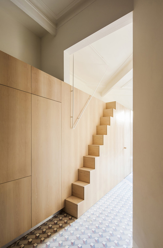 巴塞罗那角落公寓的灵活改造-14