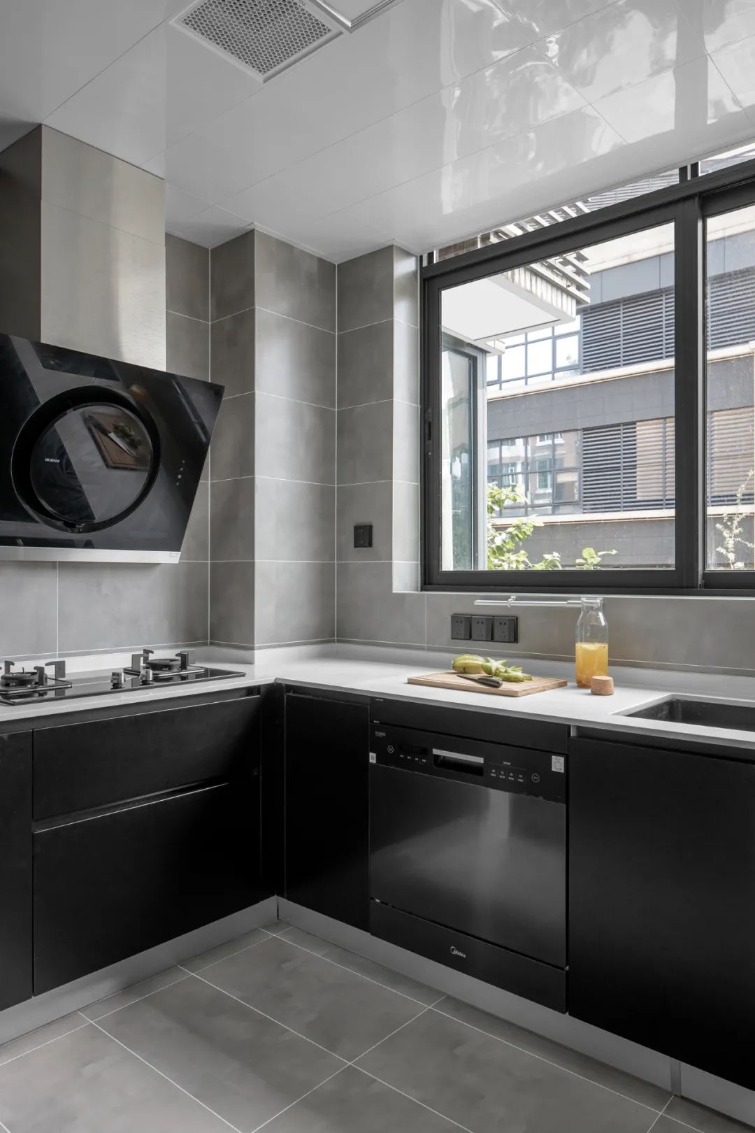 高级黑+留白，去繁就简的秩序空间 | 宏福樘设计-24