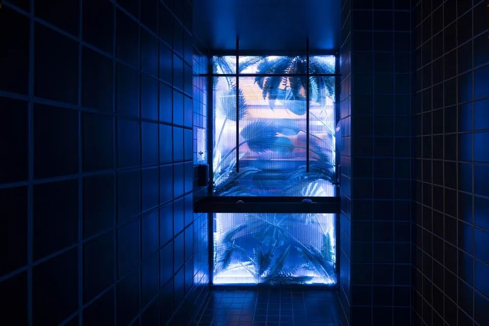 Minéral 酒吧 | 光与色彩的温暖与冷峻交融-36