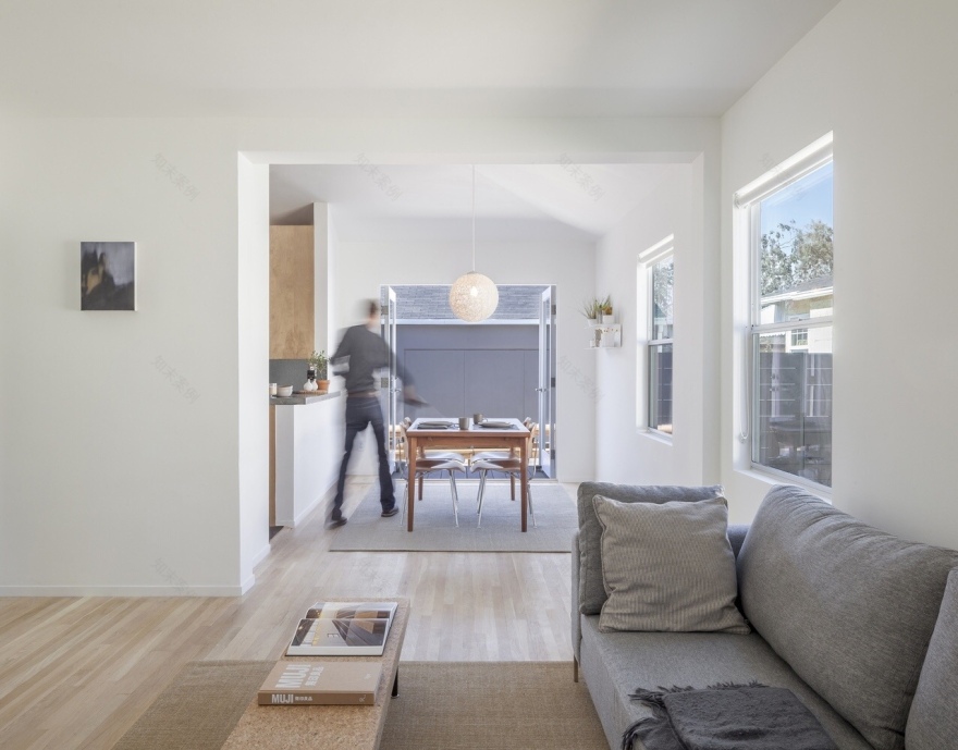 Дом с окном во двор(带庭院窗的房子)丨美国丨Edward Ogosta Architecture-18