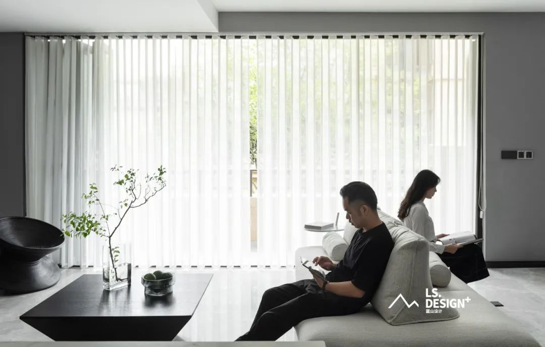 繁忙高管的灰色调现代极简之家-17