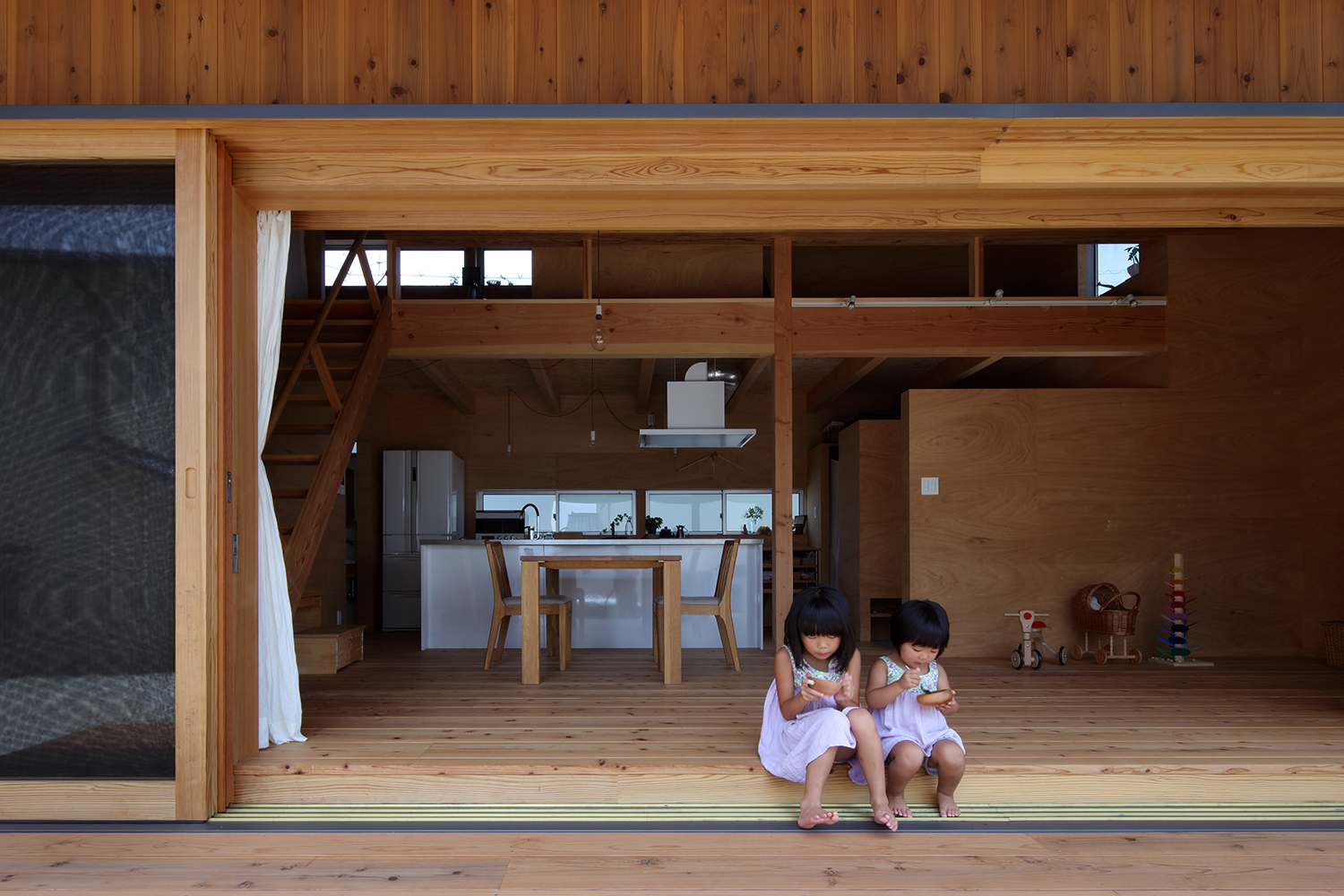 日本广岛 Kamihera 极简住宅 | 双高度天花板与倾斜空间设计-7