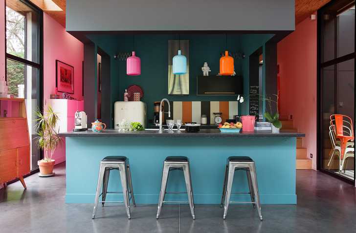 法国河边的黑色小屋 | 室内的明亮与活力-10