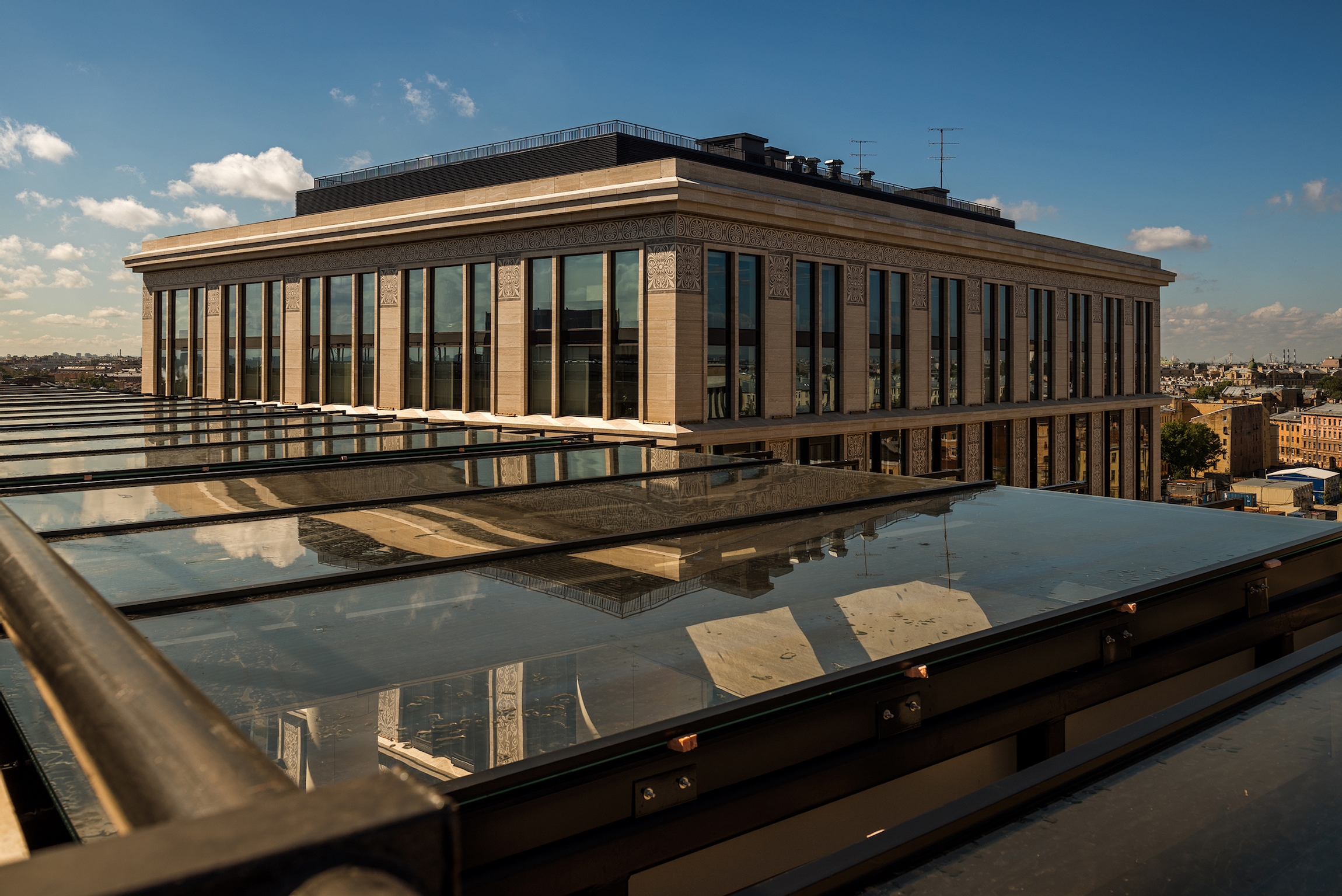 Àäìèíèñòðàòèâíûé è îáùåñòâåííî-äåëîâîé êîìïëåêñ «Íåâñêàÿ ðàòóøà»-17