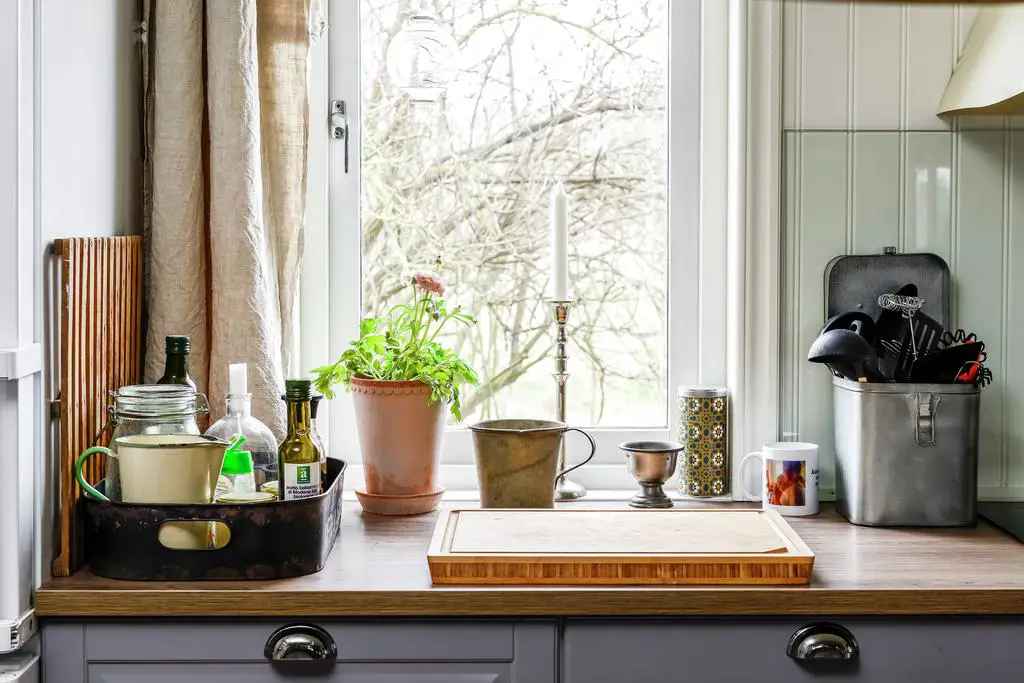 瑞典红屋 | 活力绿沙发点亮乡村时尚家居-4