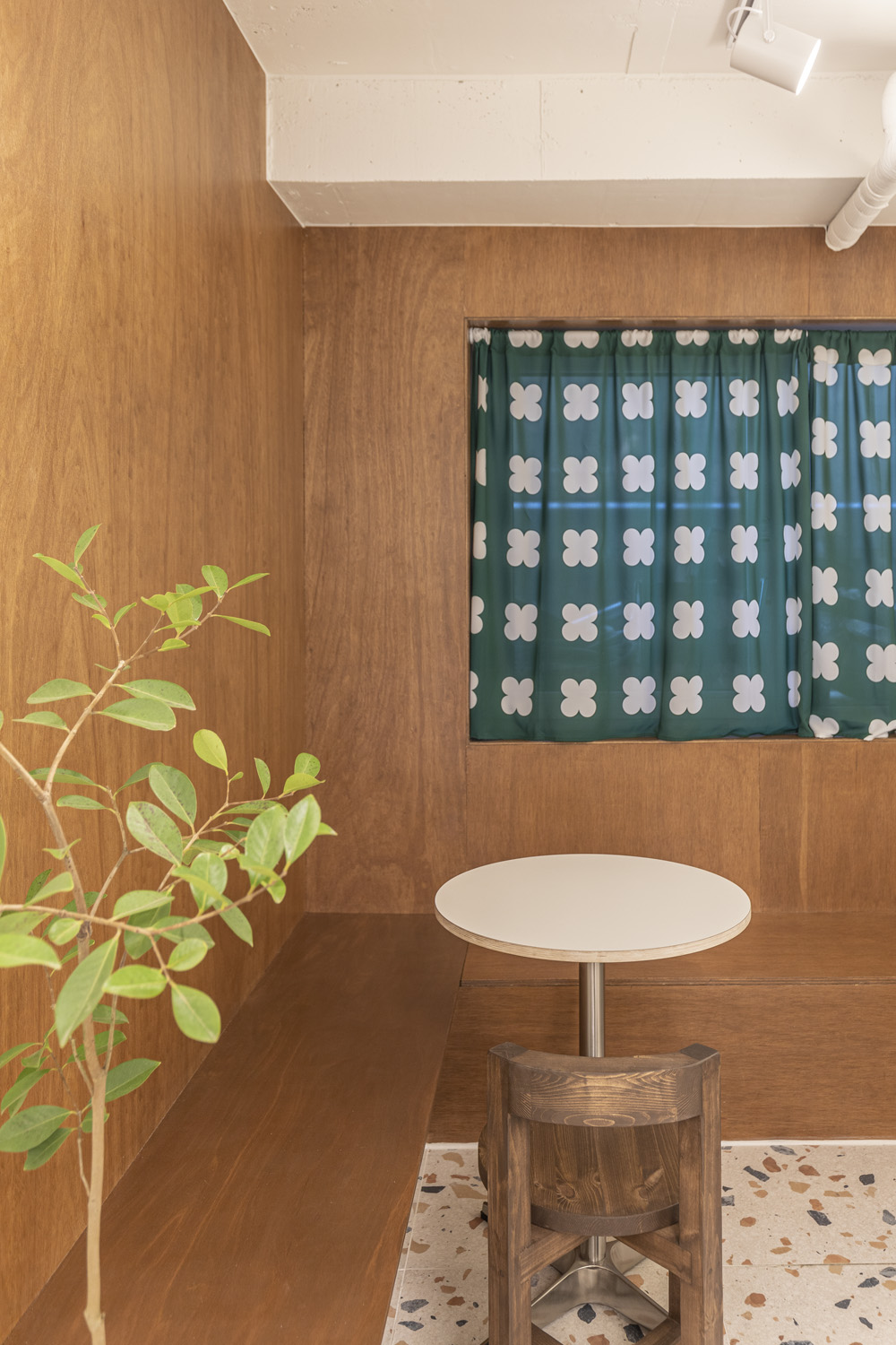 温馨 9 坪贝克店，打造温暖氛围-10