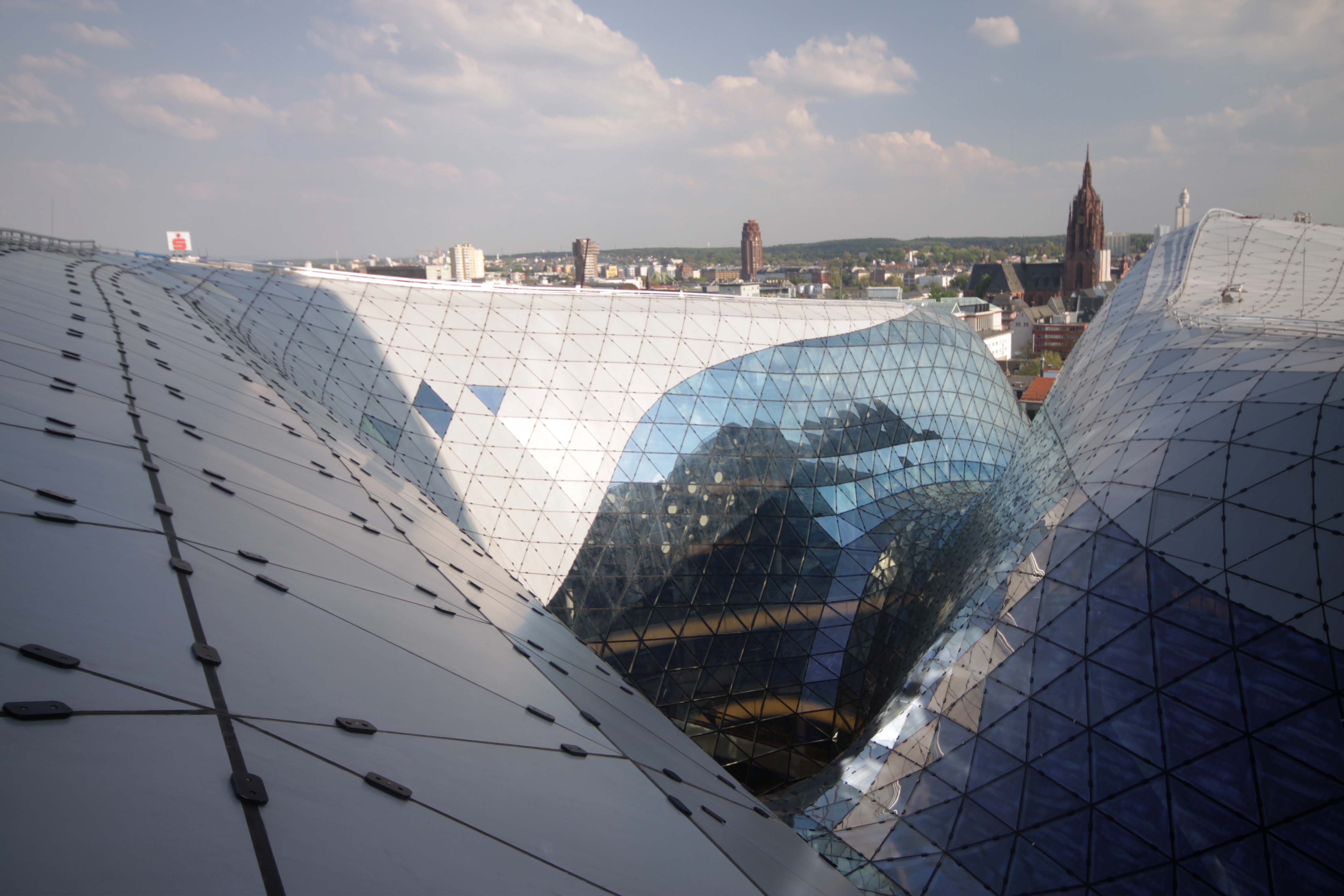 Frankfurt MyZeil 购物中心的空中河流设计-33