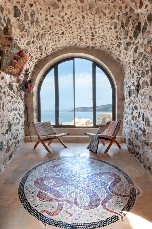 希腊 Kardamili 海滨历史建筑的现代重生丨Etsi Architects-25