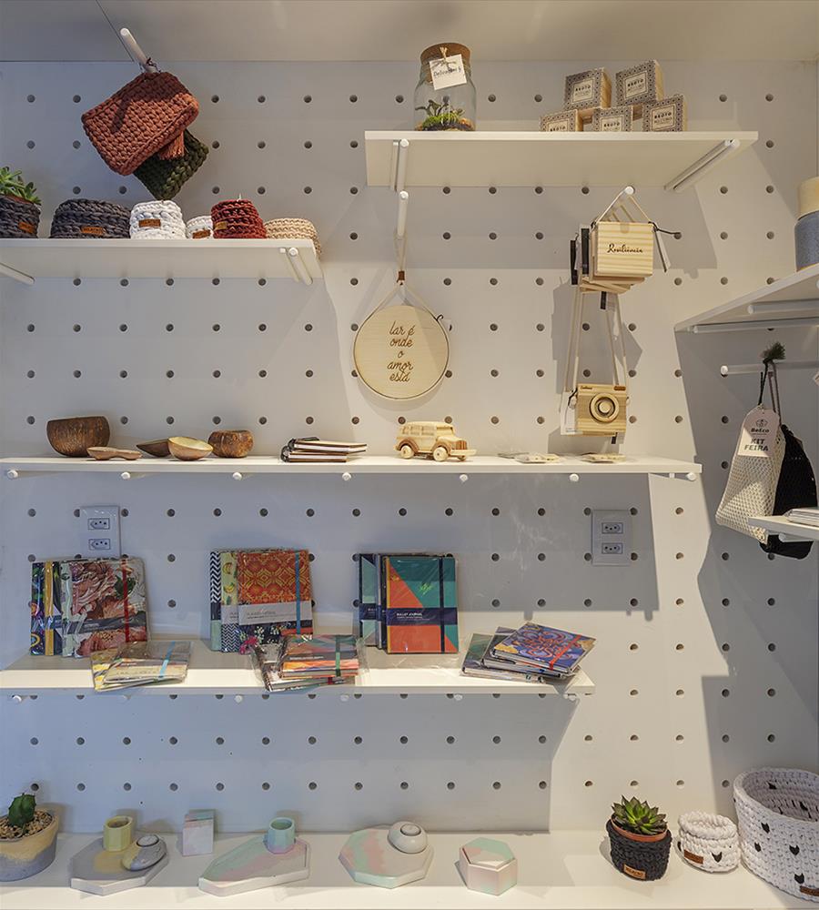 巴西 Branca 咖啡厅 | 创新设计唤醒城市角落-9