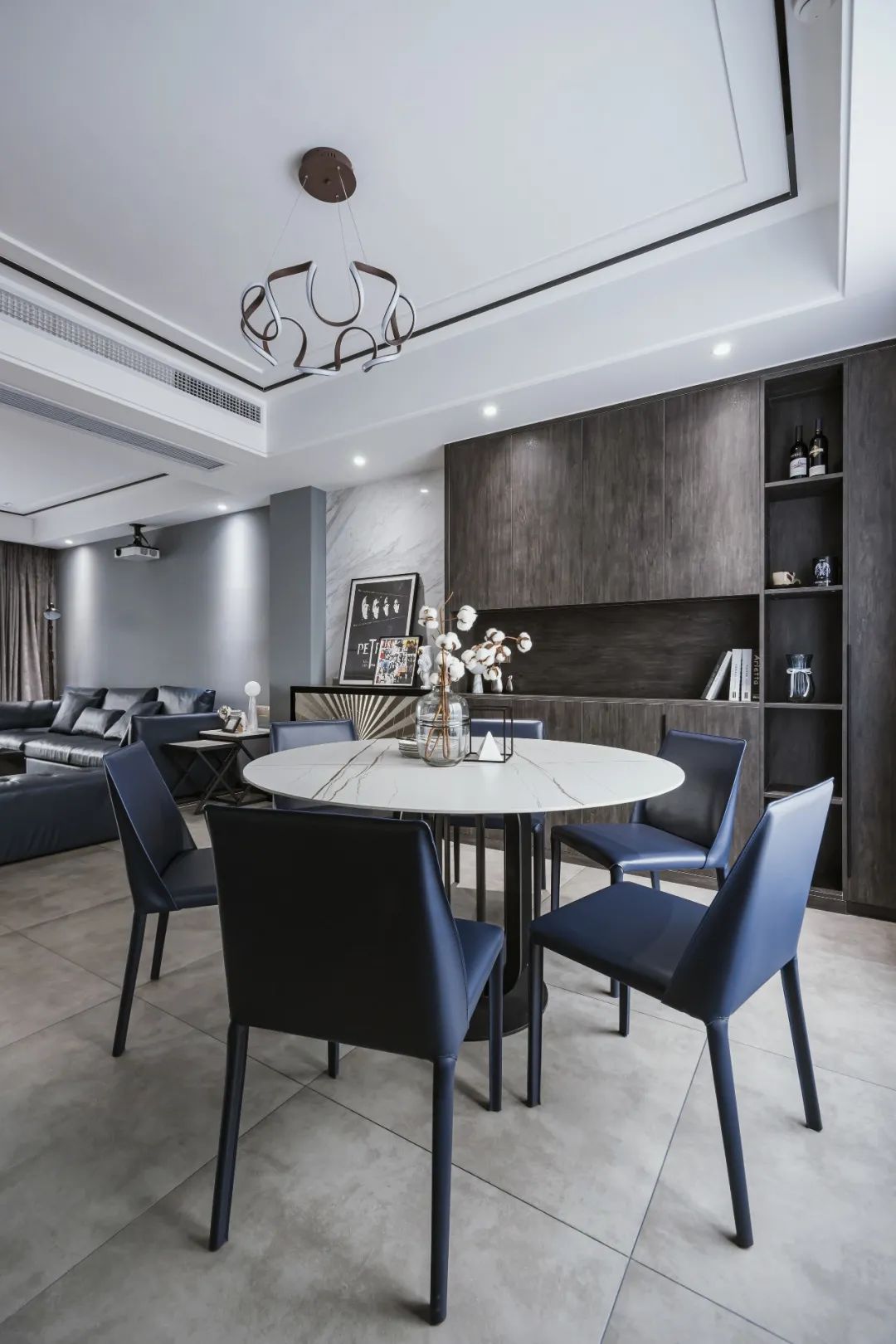 140m²现代简约三室,无玄关空间储物设计案例-34