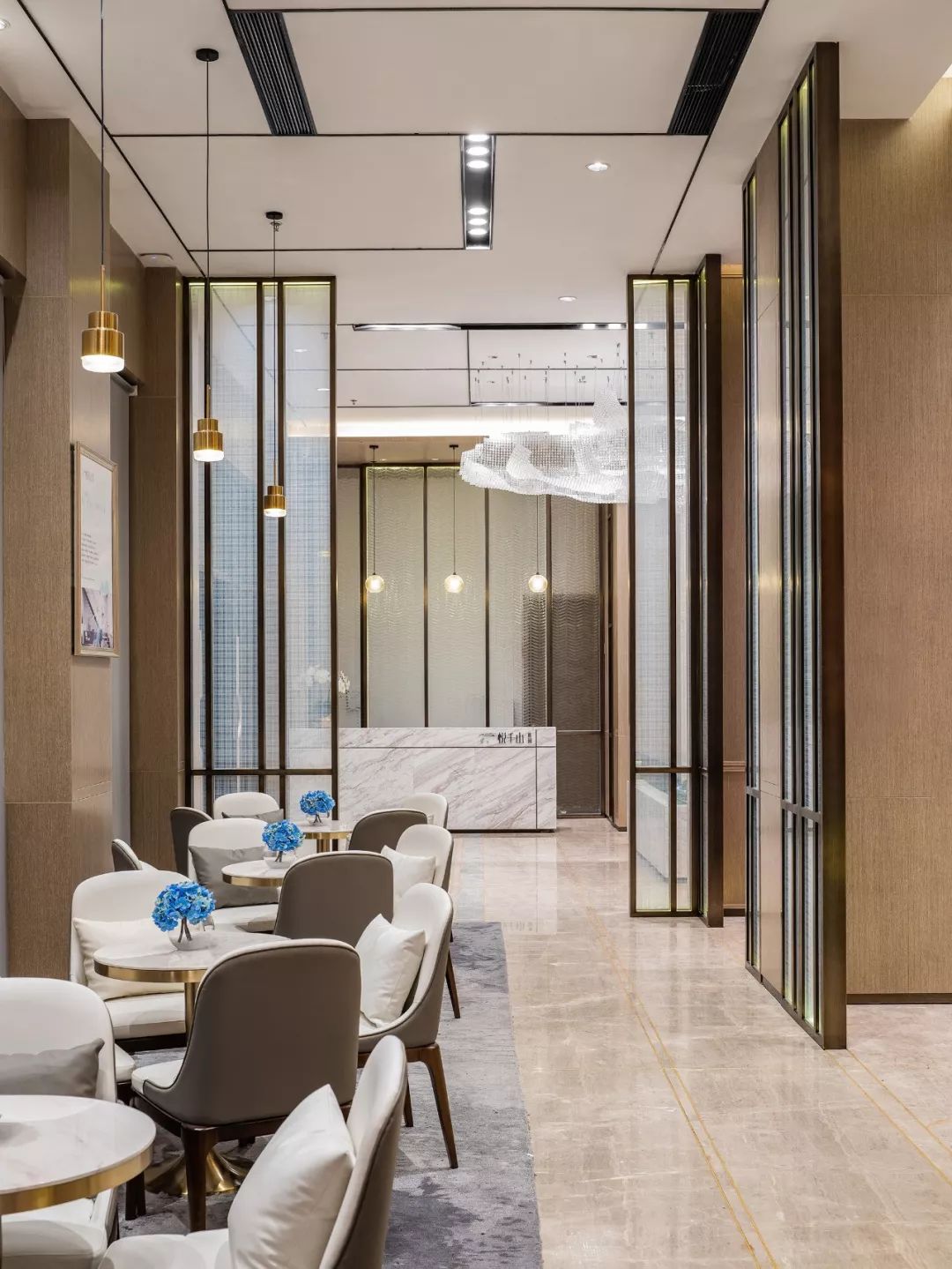 爵士白点缀中国红，简约线条尽显时尚范！-22