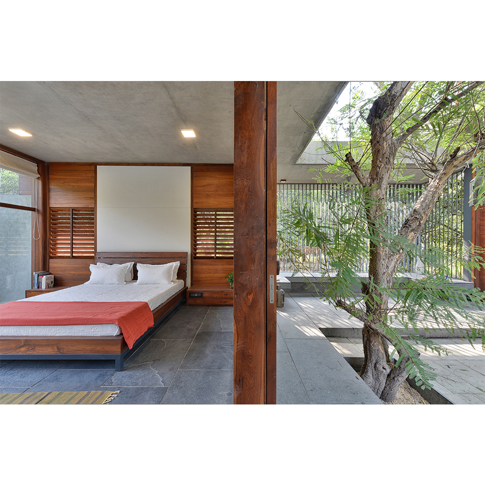 the house by the trees-16