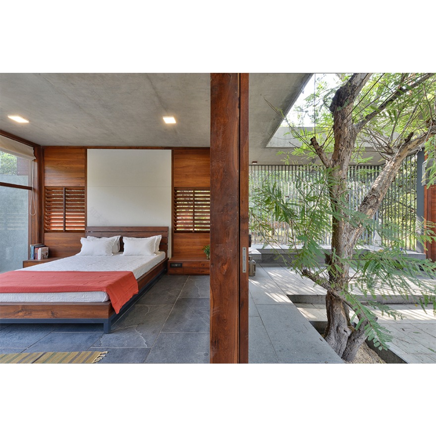 the house by the trees-16