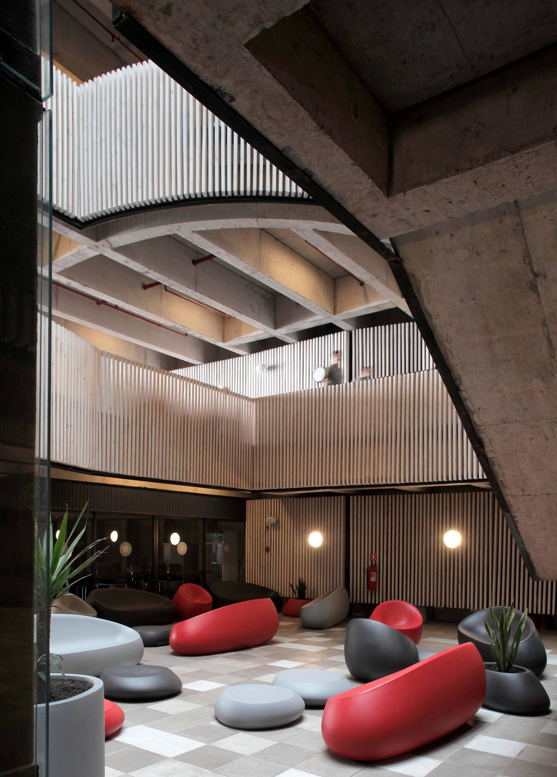 智利 Diego Portales 大学室内设计-10