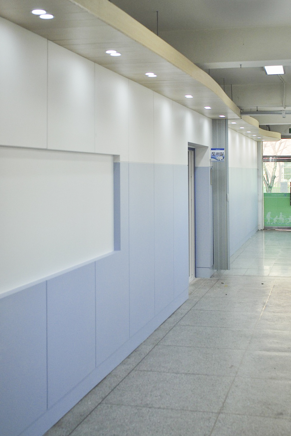 舒适氛围的木质小学校内饰设计-14