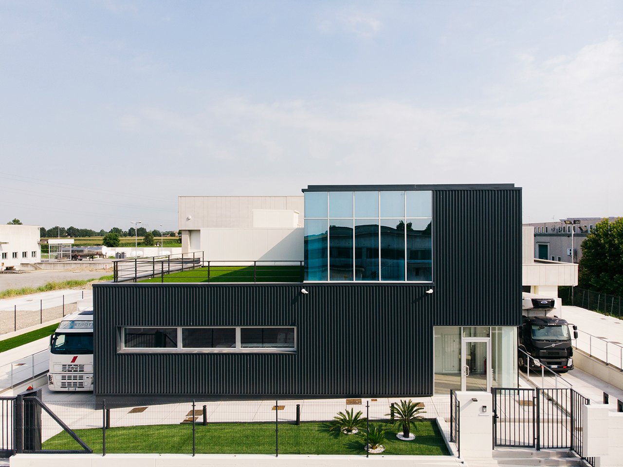 融合工业风与乡村景色的建筑佳作-16