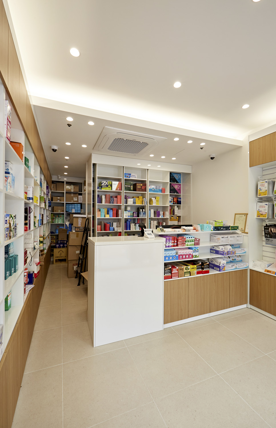 简约风格七坪药店设计，展现医学美学的魅力-9