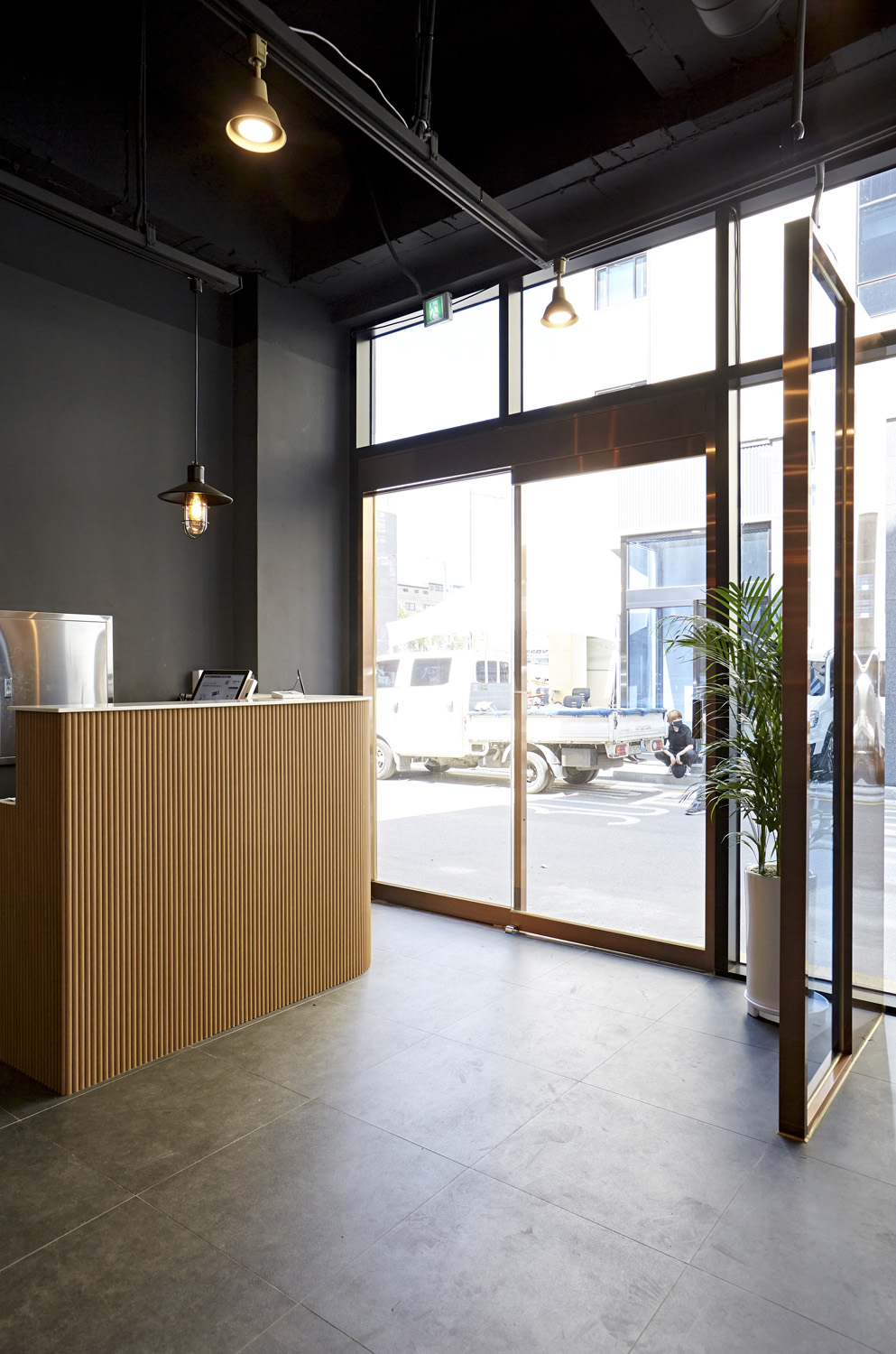 现代简约别墅 | 光影艺术的完美呈现-15