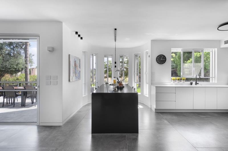 打破形式:战胜低天花板 · 建筑与住宅丨诺阿·库珀曼,建筑师约书亚·沙舒阿-36