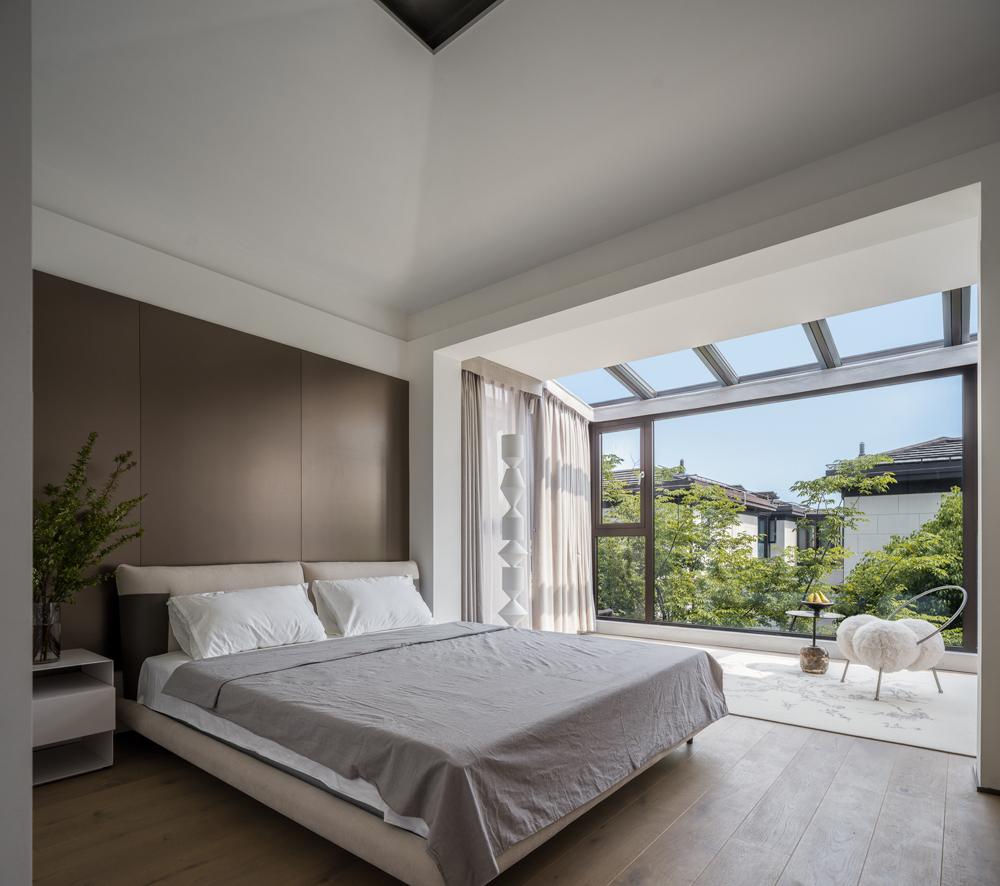 中国上海松江区别墅简约白与原木经典搭配设计-40