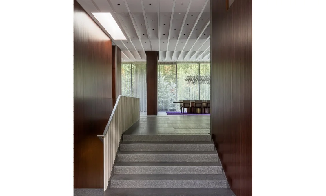 钢铁屋；钢铁房子；钢铁建筑（根据具体语境可能有不同的准确表述，这里钢铁屋是较为通用的翻译） 丨VJAA-9