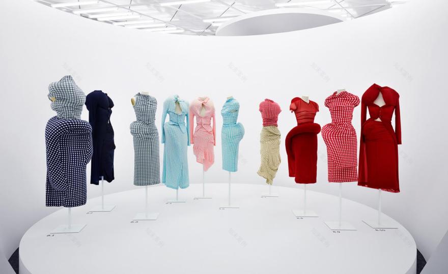 川久保玲的"衣服/不穿衣服"展览 | 打破边界,探索时尚新定义-32