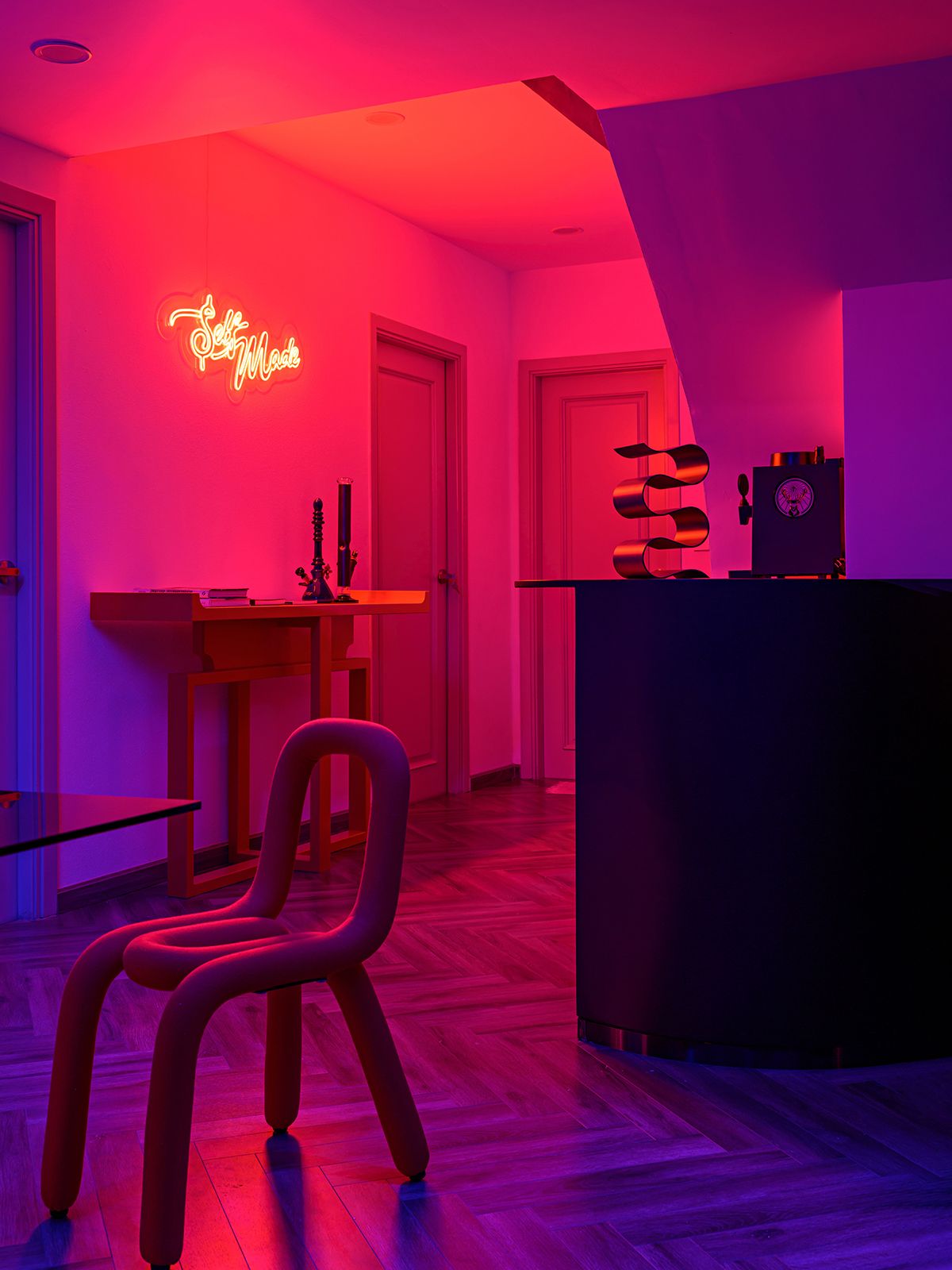 140m2 公寓蜕变为现代艺术家的独特空间-8