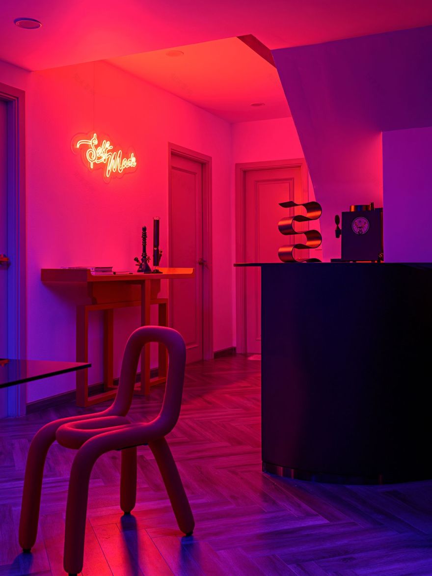 140m2 公寓蜕变为现代艺术家的独特空间-8