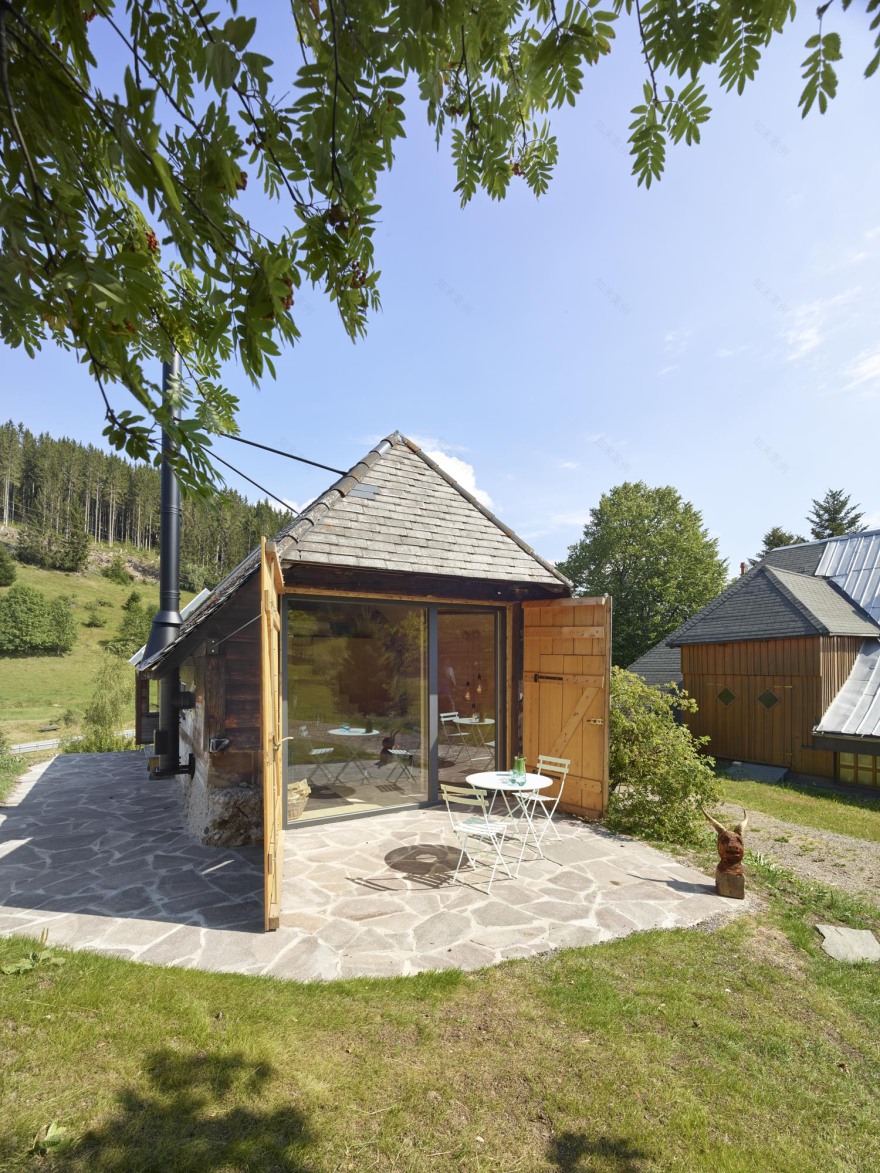 德国黑森林 1000 米高空的环保小屋-32