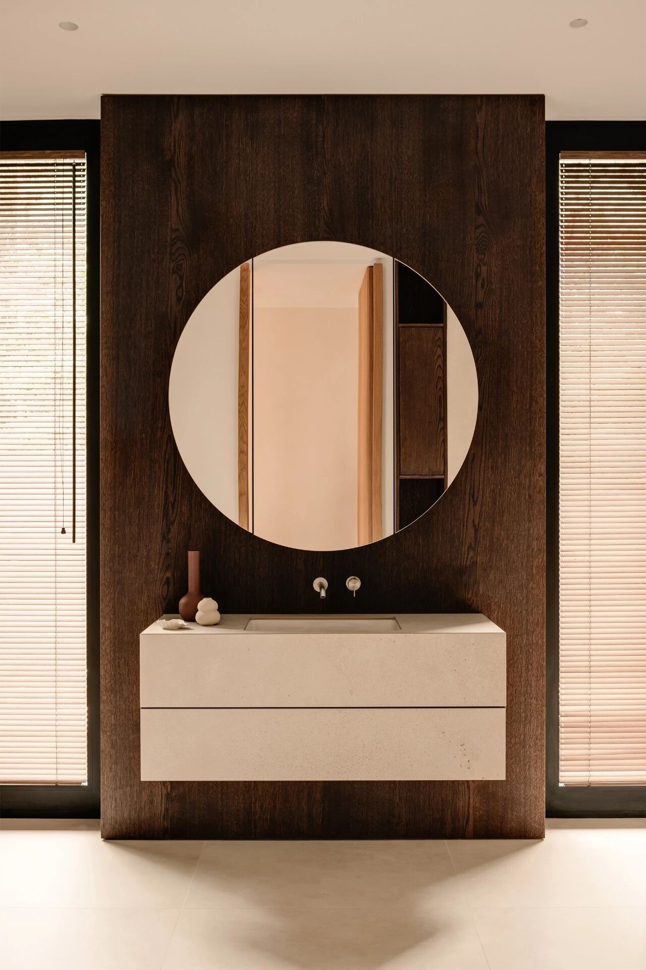 鸸鹋屋(注:EMU是鸸鹋,一种澳大利亚特有的鸟类,若这里的EMU有特殊含义,请提供更多背景信息以确保准确翻译) 丨华沙的工作室81.WAW-34