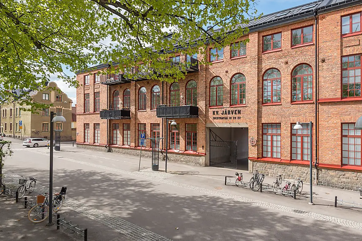 工业风家庭 loft，复古砖墙与现代厨房的完美融合-19