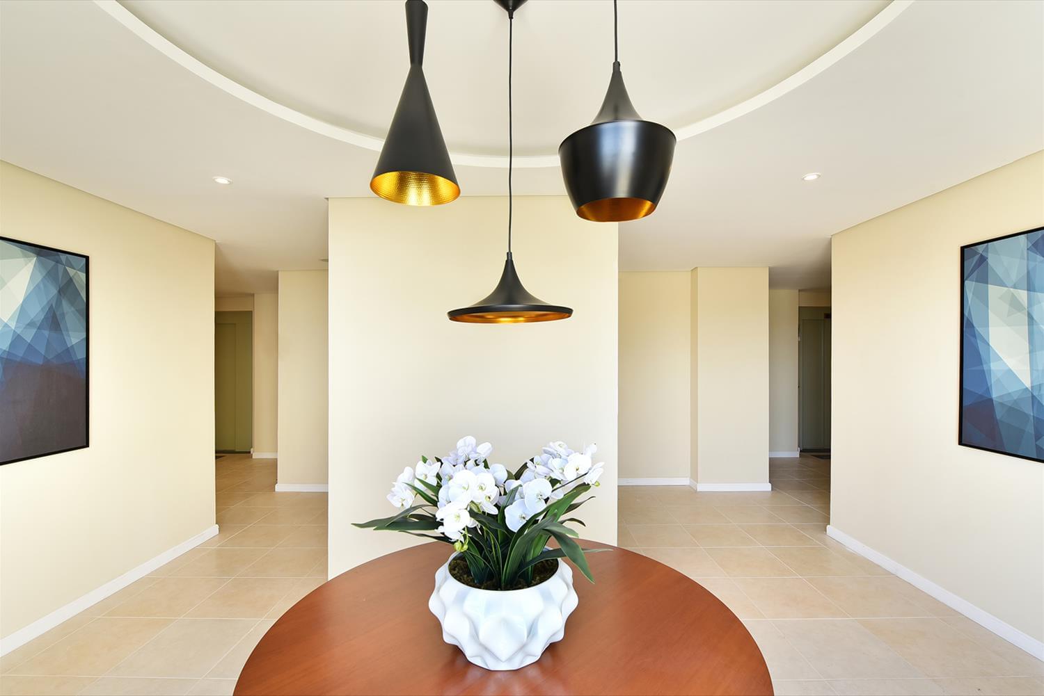 巴西住宅设计，绿色涂料墙凸显儿童趣味空间-1