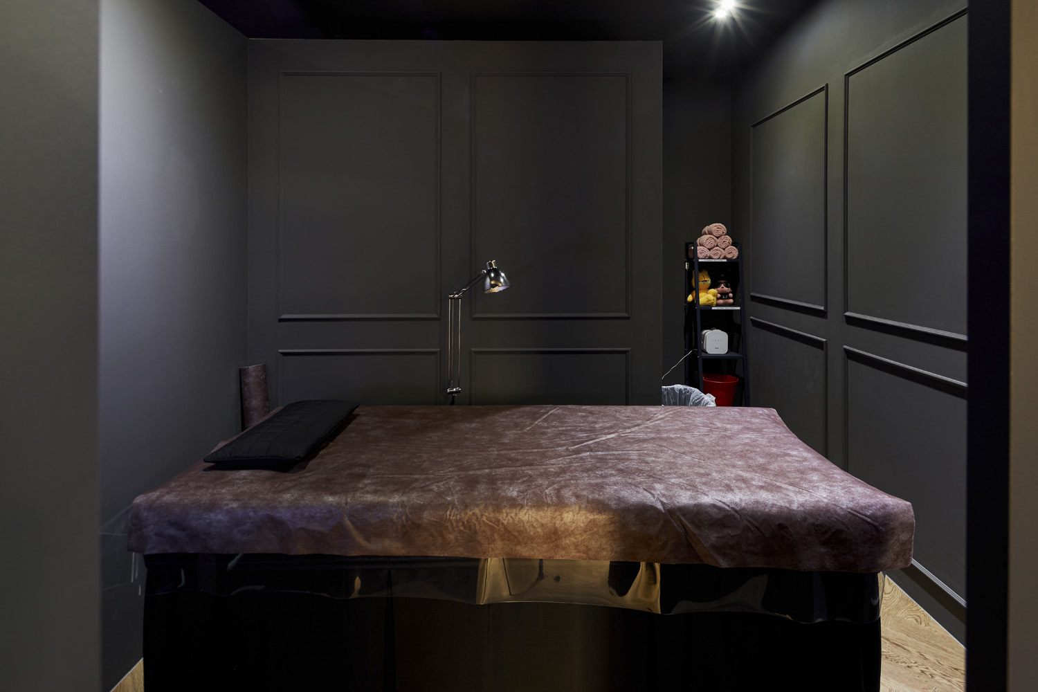 现代极简风格的 25 平米小屋设计-8