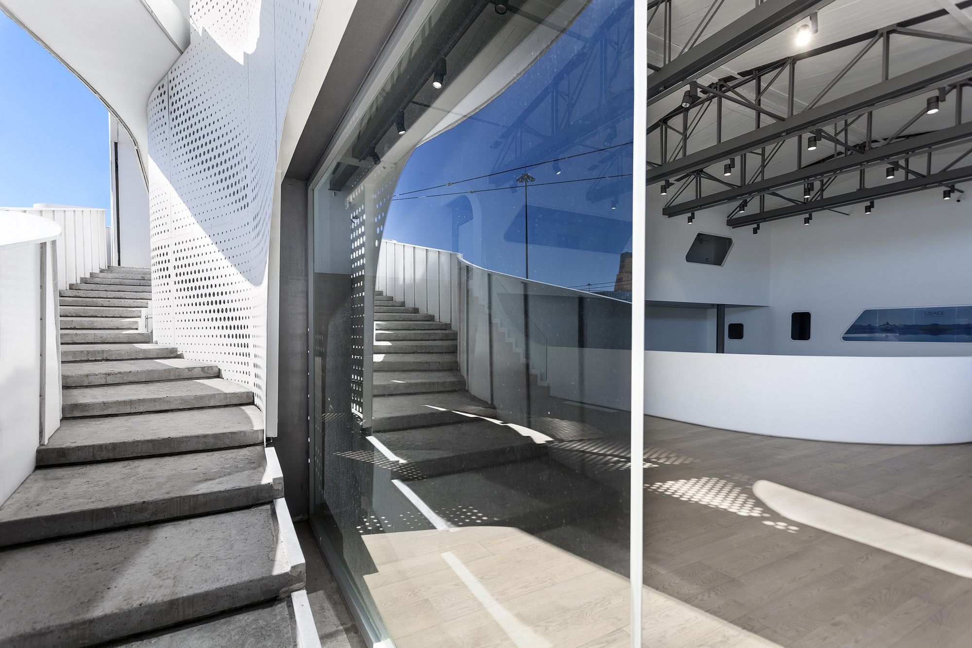 希腊最大药房,Klab 打造独特购物体验-28