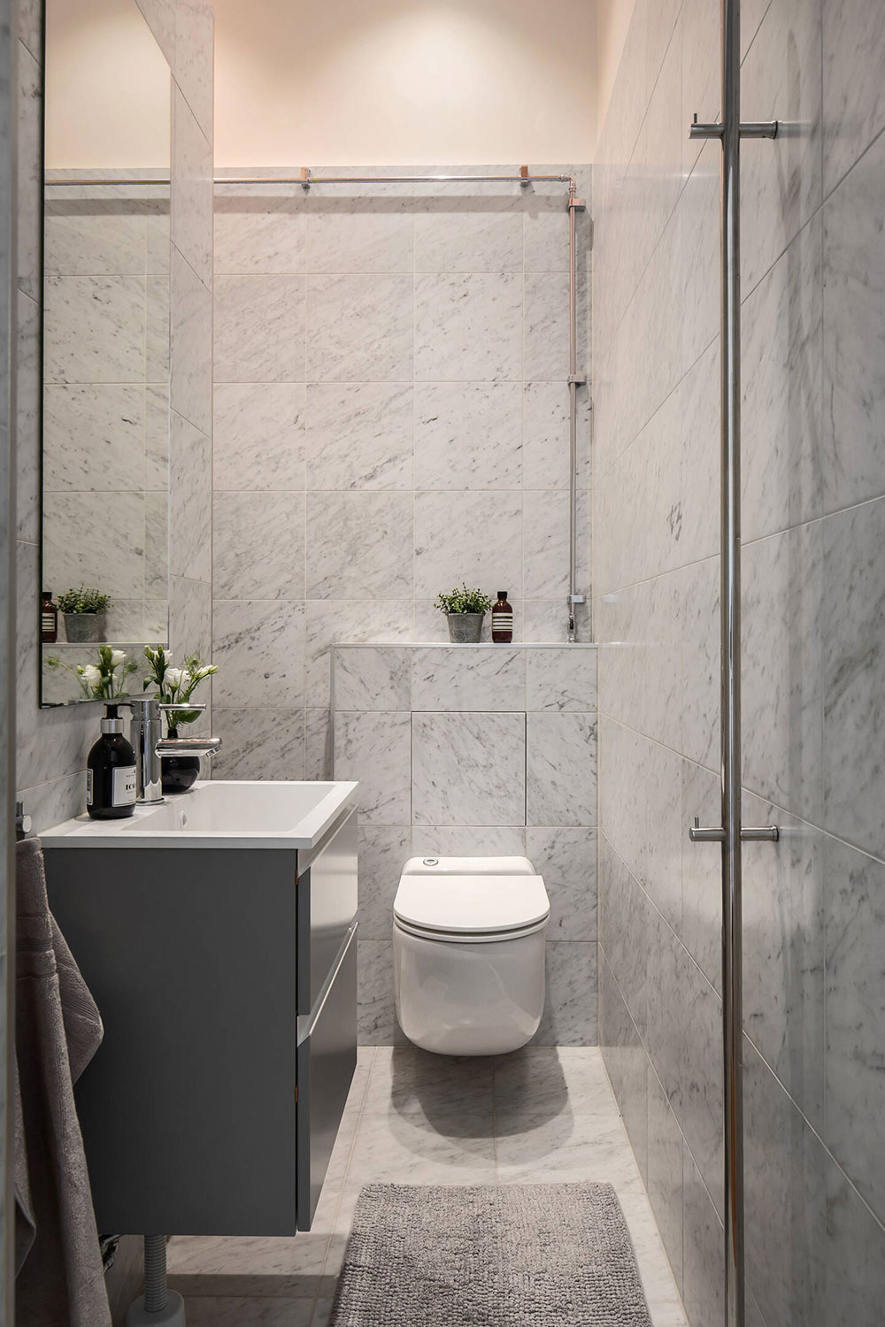 摩登斯堪的纳维亚公寓 | 彩色天花板的惊艳设计-23