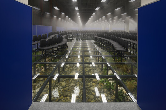 Prada 2024秋冬男装秀场设计丨AMO-37