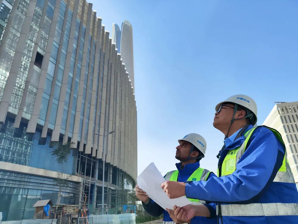 主流媒体刷屏丨中建深装为埃及“新金字塔”披上“防晒衣”-123