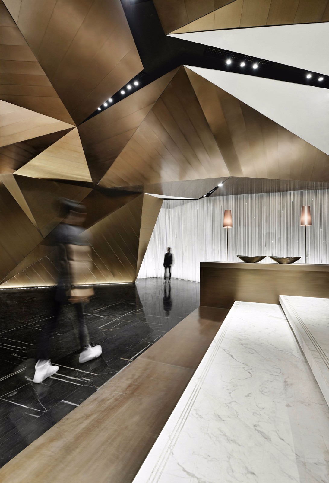 流动晶体展示空间  何思玮-7