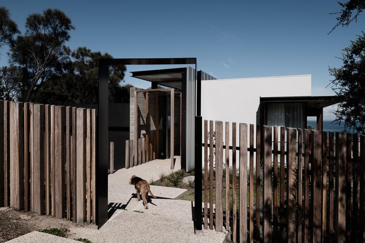 Two Angle House  Megowan Architectural-31