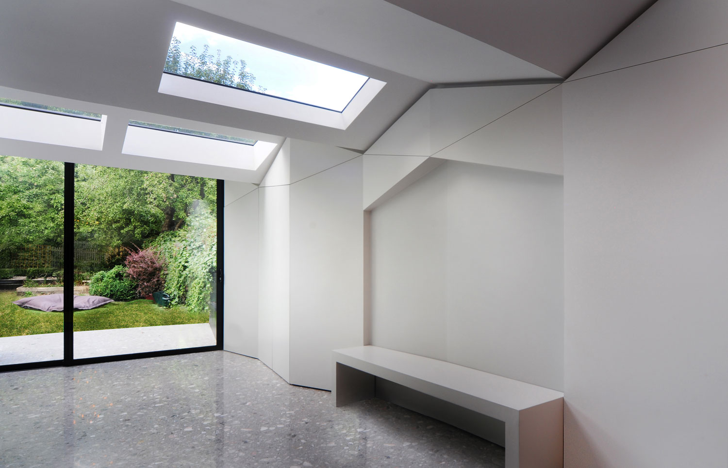 引人注目的折叠屋顶在伦敦北部-9