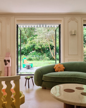 Parc-Side Perfection: Uchronia’s Garden-Embracing Apartment in Central Paris.