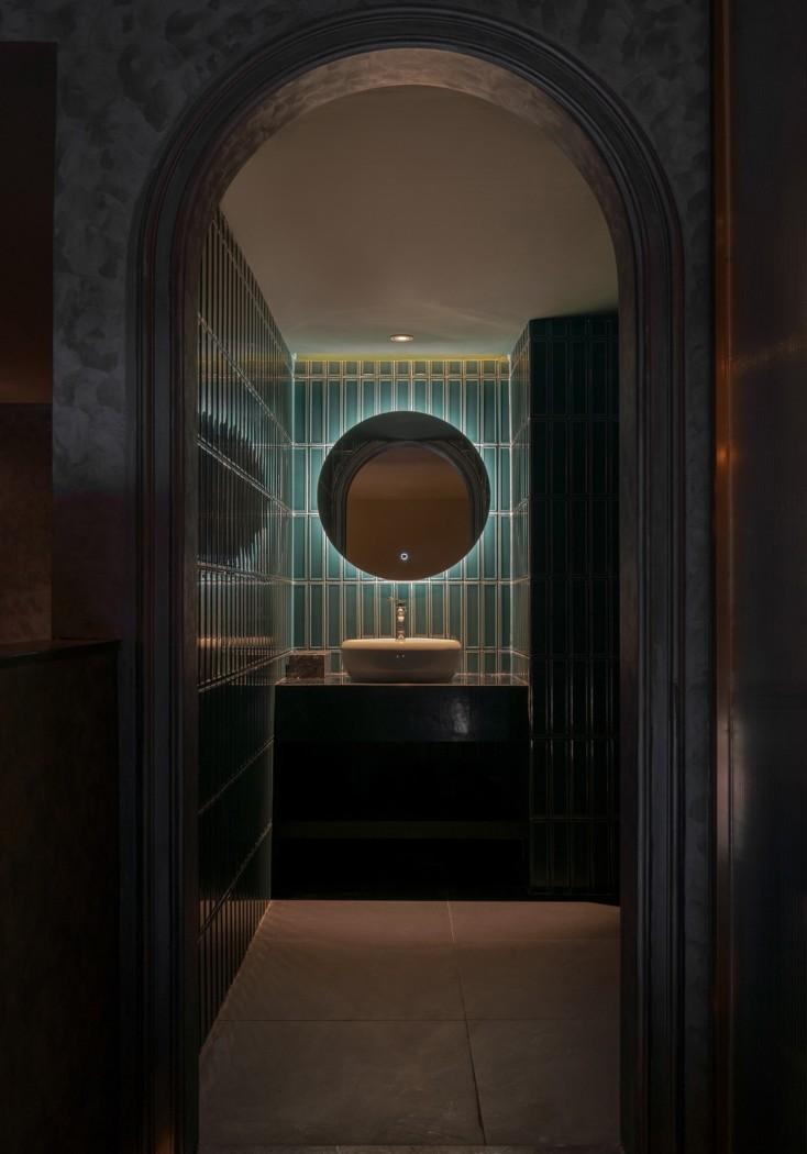 迷之秘境 | 复古元素与现代酒吧的完美融合-24