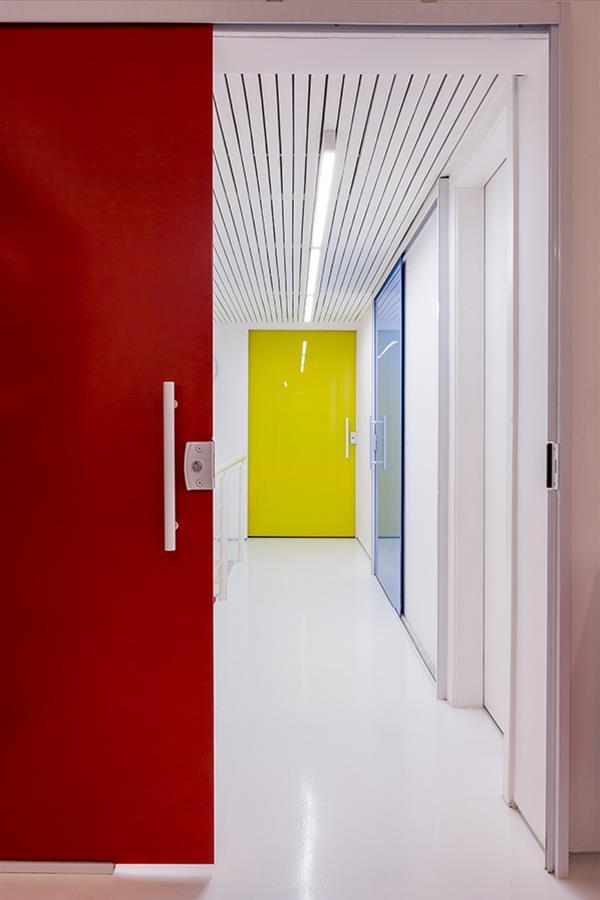 巴西 Produtora SP 艺术摄影工作室 · 经济建筑设计下的教育文化空间-5