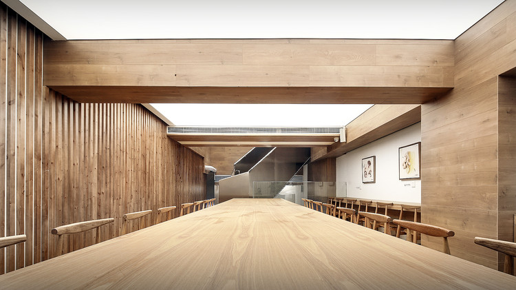 VII XII 餐厅区域设计 | 原木与半透明灯具的明亮空间-18